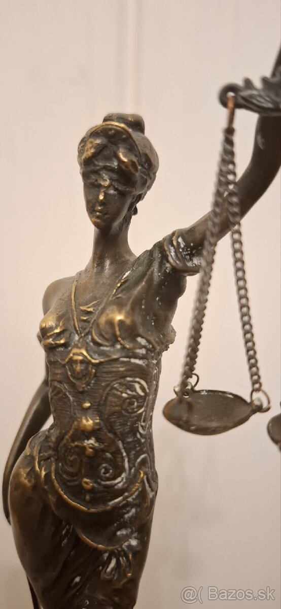 Justice bronz socha - 8
