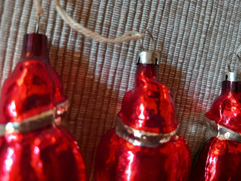 3ks starí vianoční mikulášikovia sklo 7x3,5 cm - po rodičoch - 8