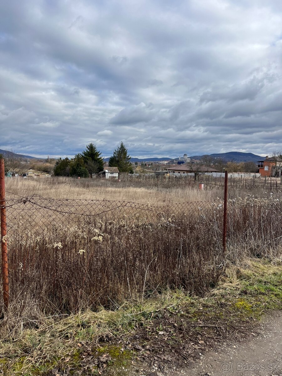 Na predaj pozemok v Štúrove - 8