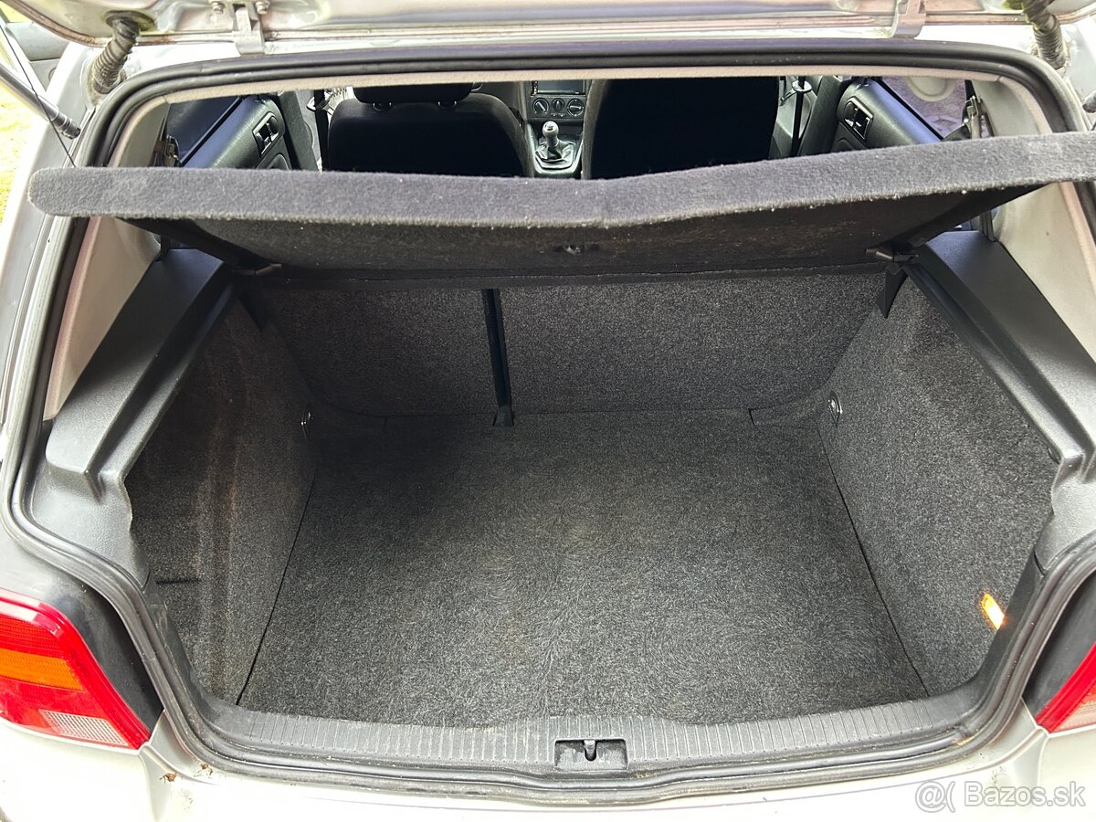 🚗 Volkswagen Golf 4 1.4 - 8