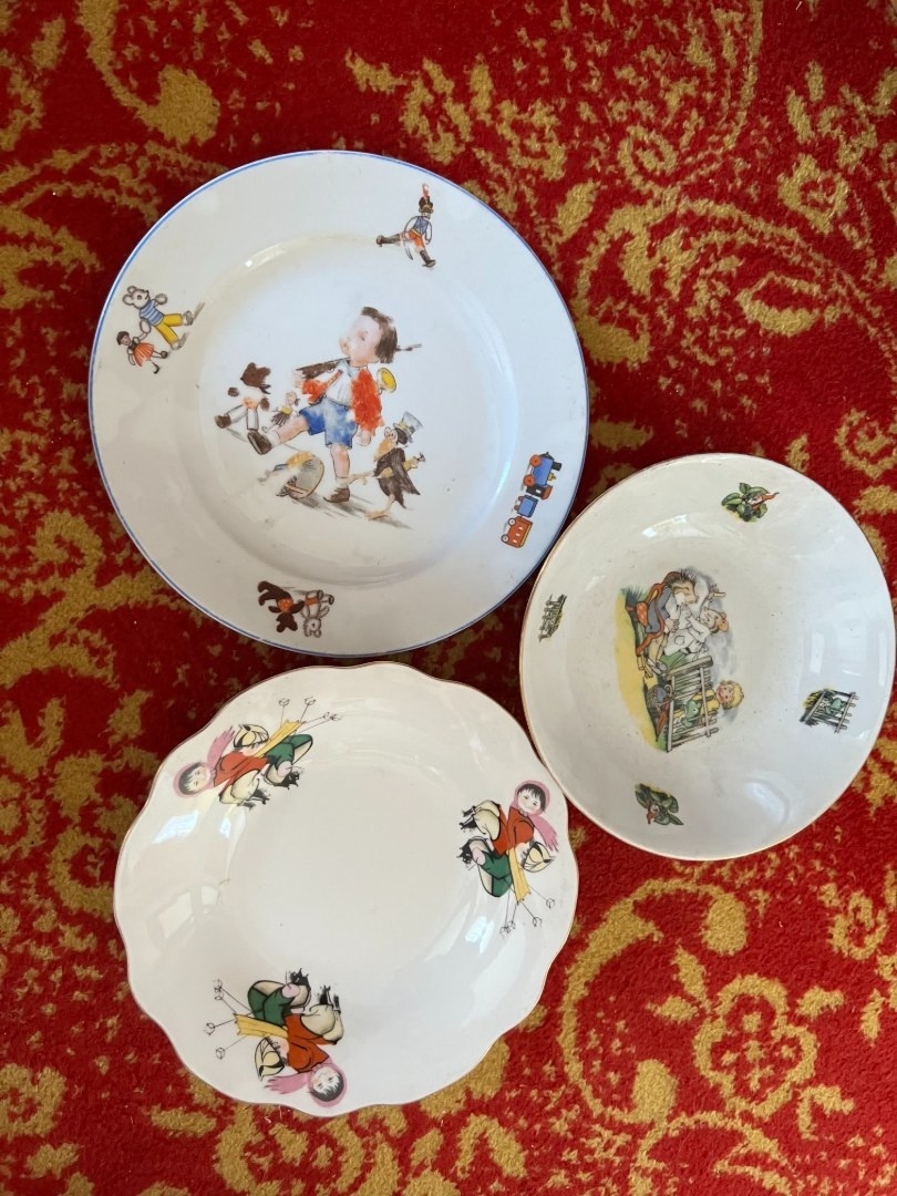 porcelán, keramika sady hrnečků, talířků, váz - 8