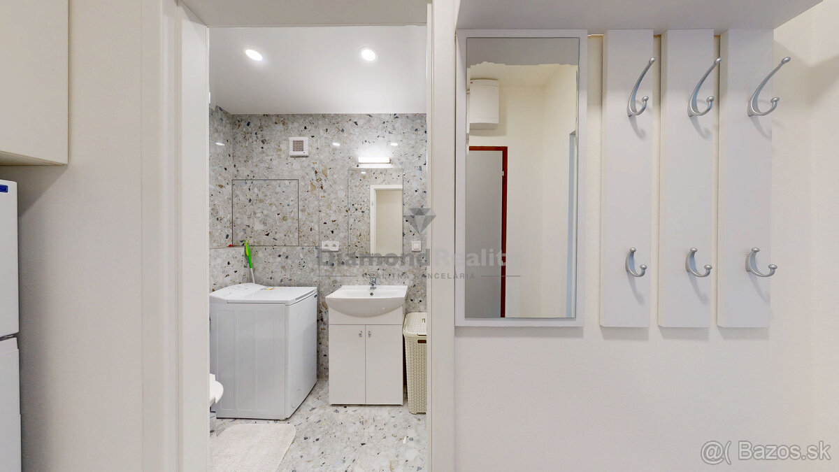 Na predaj pekný, prerobený 2 izbový byt, ulica Húskova, Koši - 8