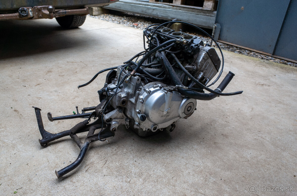 Honda CBR600 F4i (2001–2006) – Kompletný motor - 8