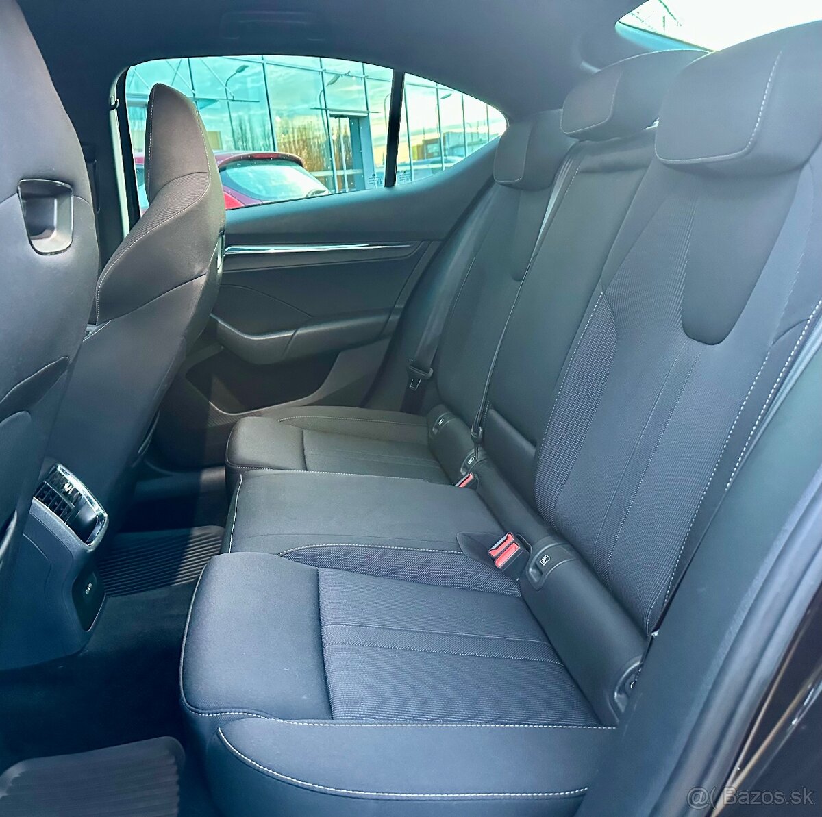 Škoda Octavia IV Sportline TDi - 8