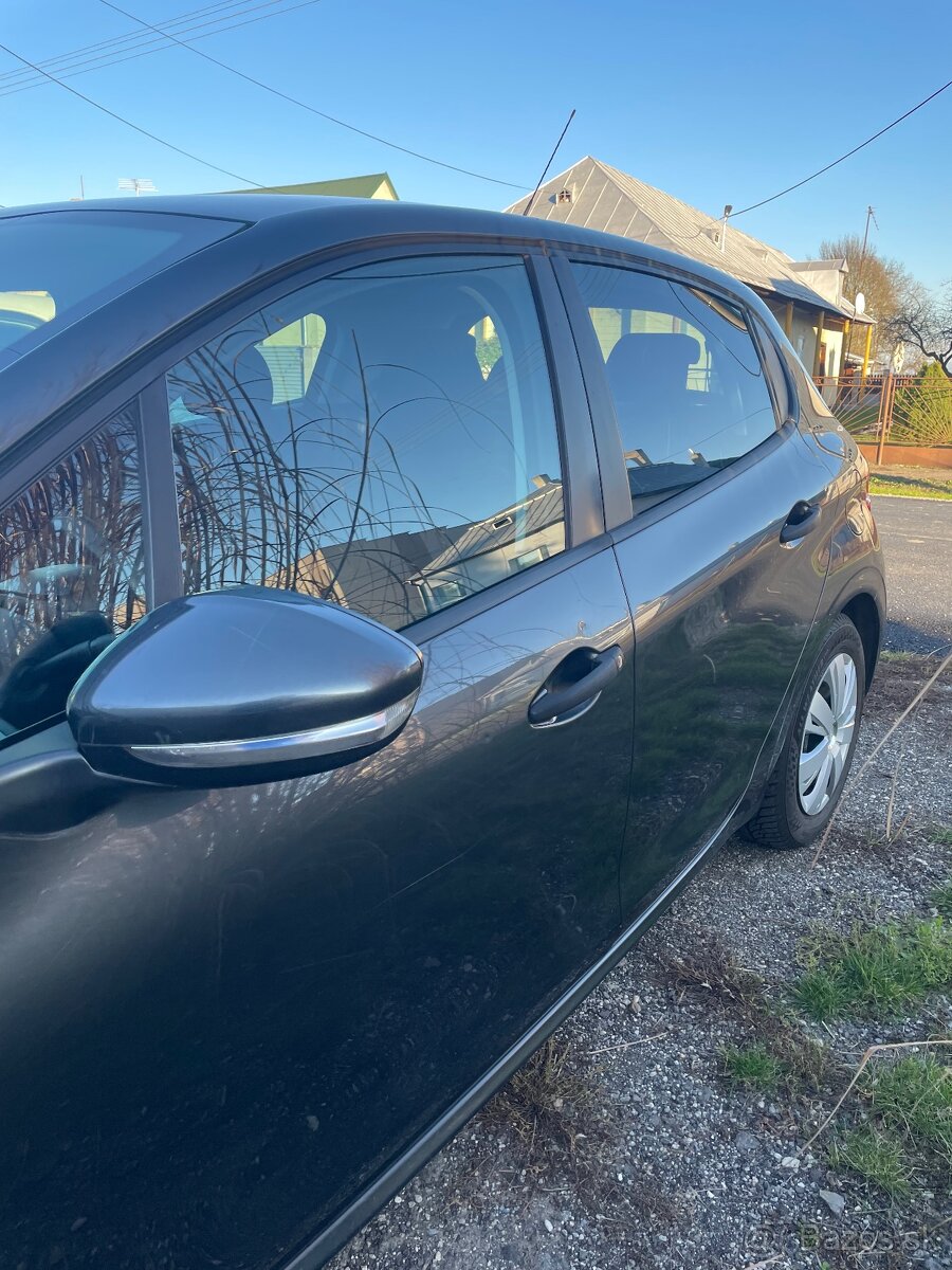 Peugeot 208 • 2012 • 1.4 Diesel • 50 kW • - 8