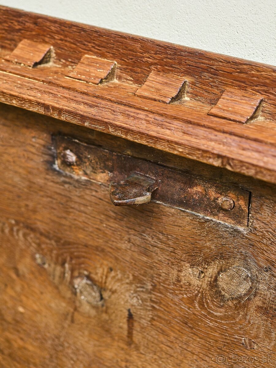 Intarzovaná dubová truhla z 18. storočia - 8