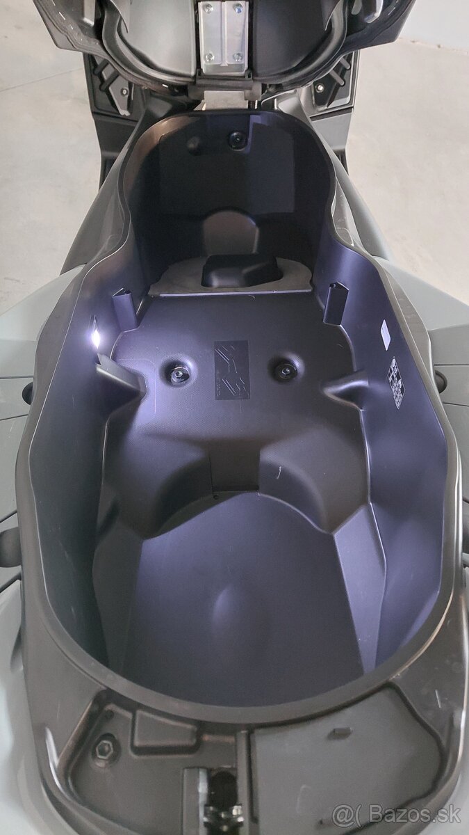 Yamaha XMAX 300 - Tech MAX - 8