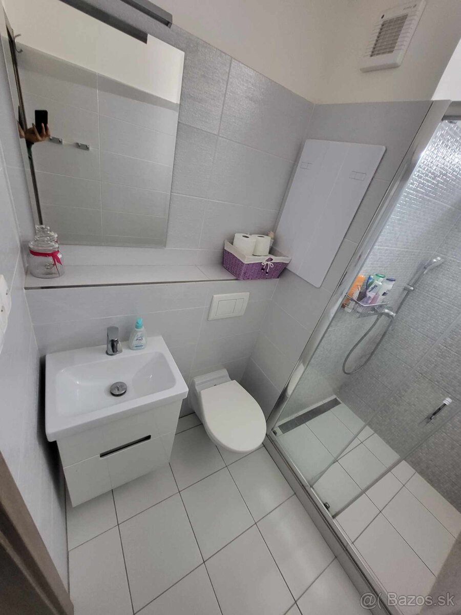 Na prenájom kompletne zariadená garzónka 20 m2 - 8