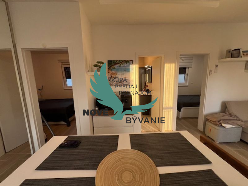 Chorvátsko - Zariadený apartmán so strešnou terasou len 150m - 8