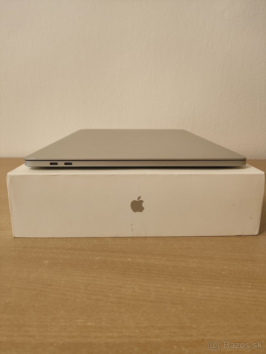 MacBook Pro 15 2016 | i7 • 16GB • 256GB SSD - 8