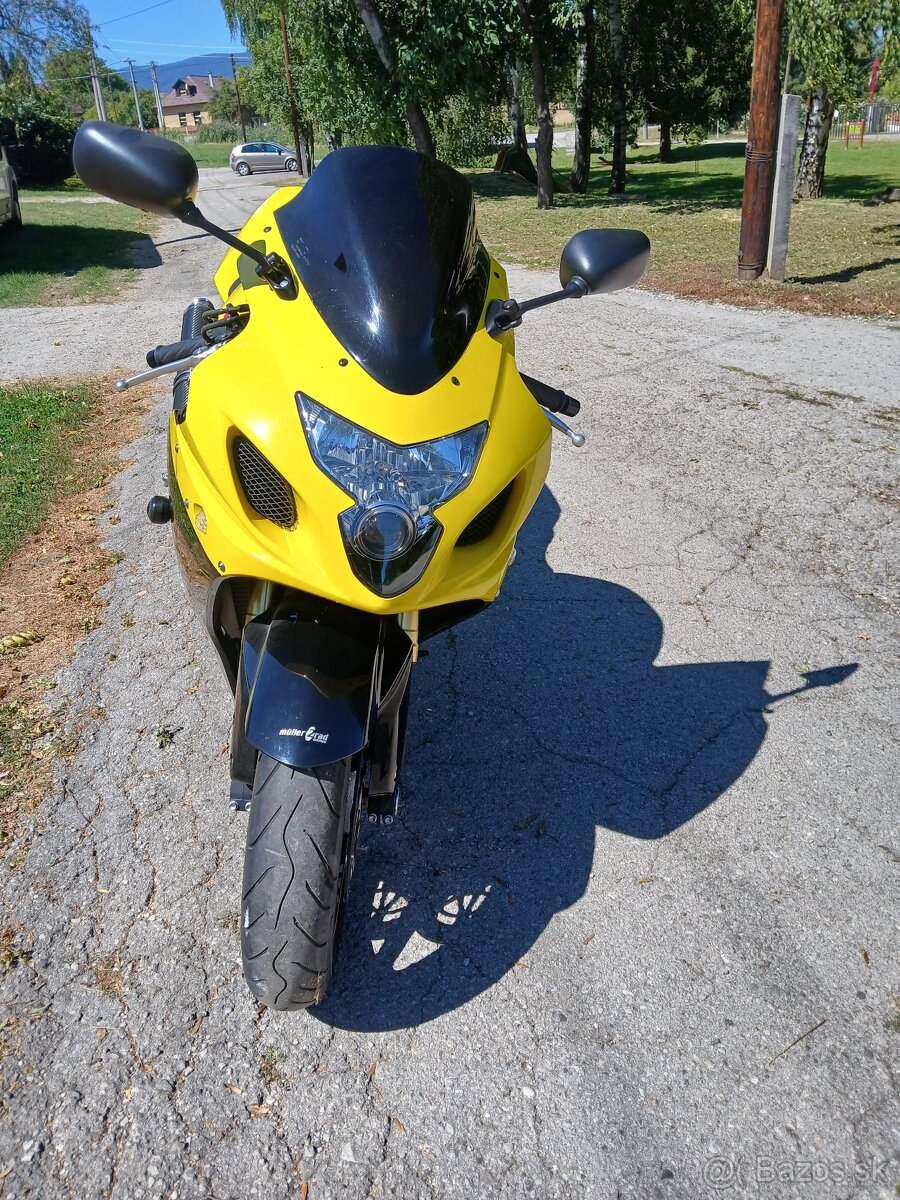 Suzuki GSX-R 750 - 8