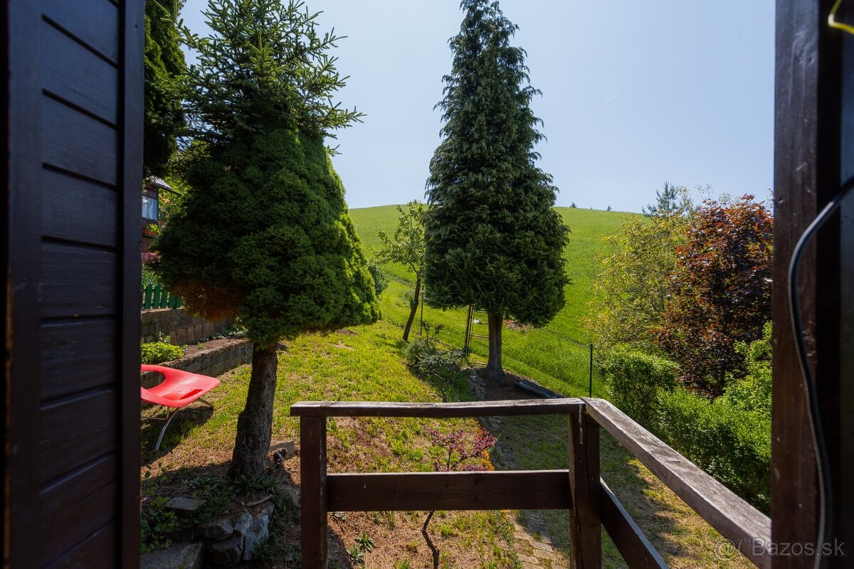 Záhradná chatka s krásnym výhľadom na predaj - 8