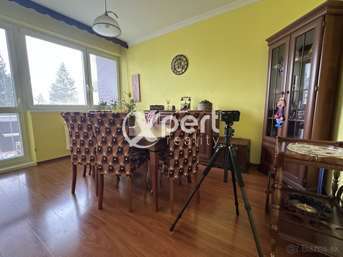 NA PREDAJ RODINNÝ DOM S GARÁŽOU A SLNEČNOU ZÁHRADOU - 8