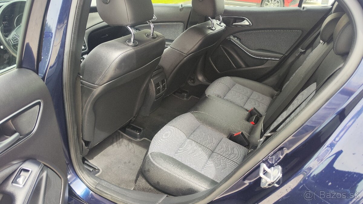 Mercedes Benz GLA 200D, - 8