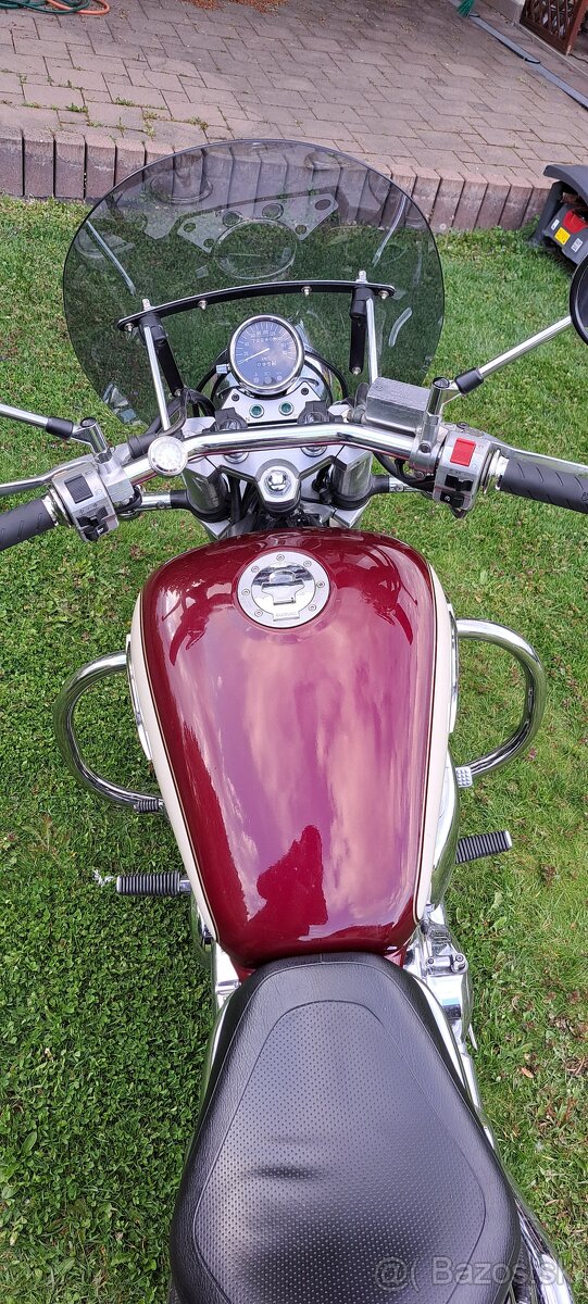 Suzuki Marauder VZ 800 - 8