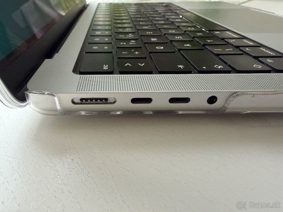 Apple MacBook Pro 14" M2 16GB RAM, 512 GB Silver - 8