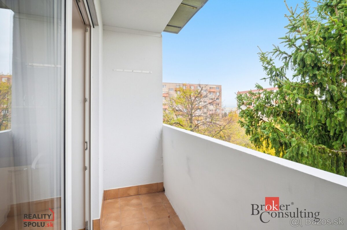 Slnečný a priestranný 3-izbový byt v tichej časti Klokočiny - 8