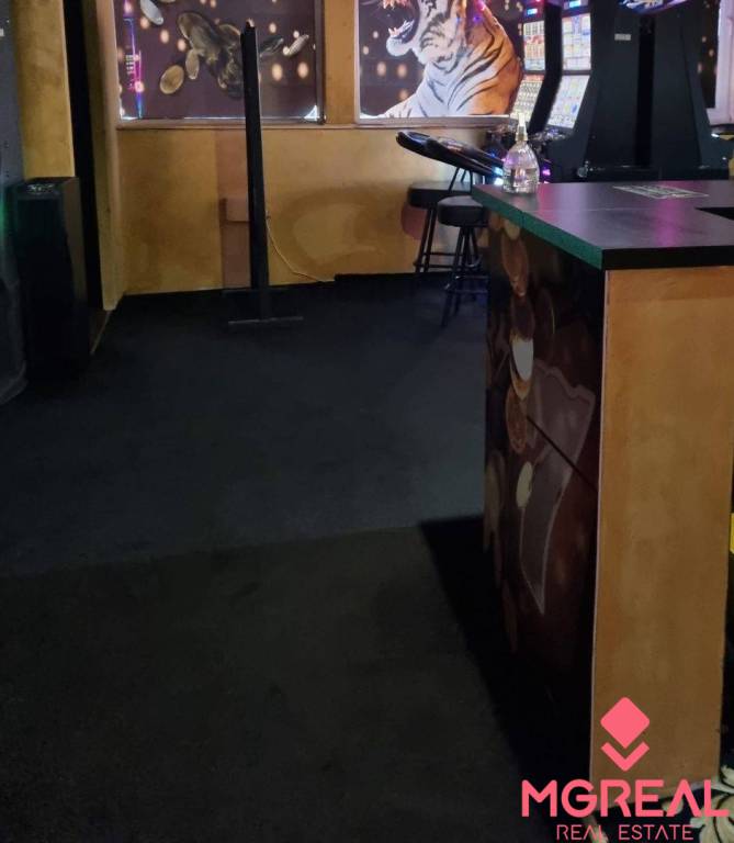 Obchodný priestor /bar, kaviareň, herňa.../ Komjatice - 8