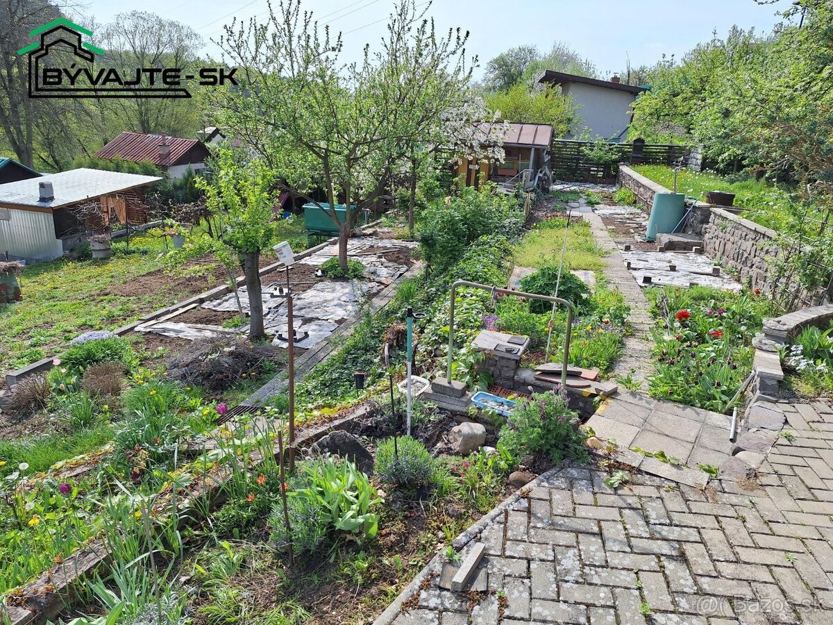 Záhrada s chatkou v záhradkárskej osade 600 ročnice v Prievi - 8