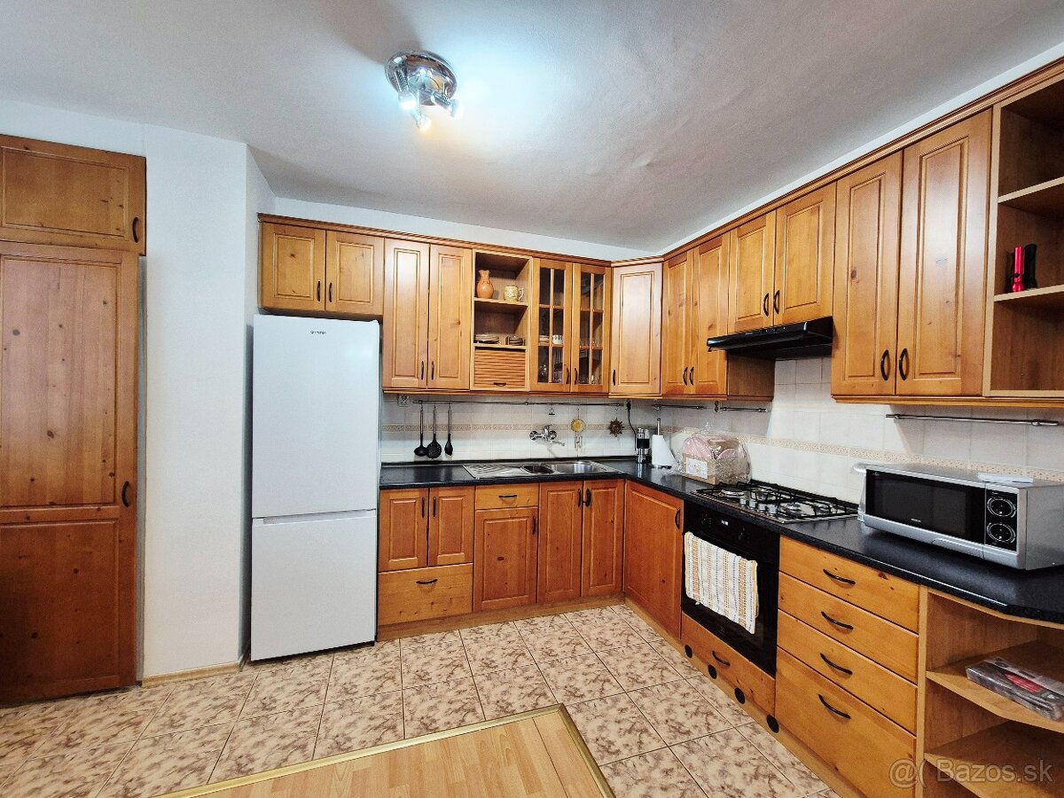 BEZ PROVÍZIE- 3 izb.byt pri OC Centrál a zimného štadióna O. - 8