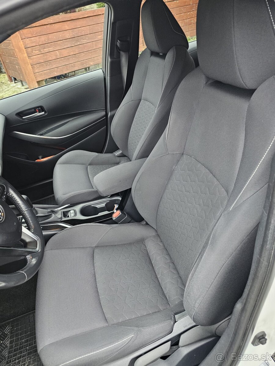 Toyota Corolla Hybrid Combi - 8