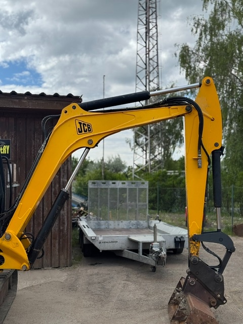 Pásový bagr JCB 8065 - 8
