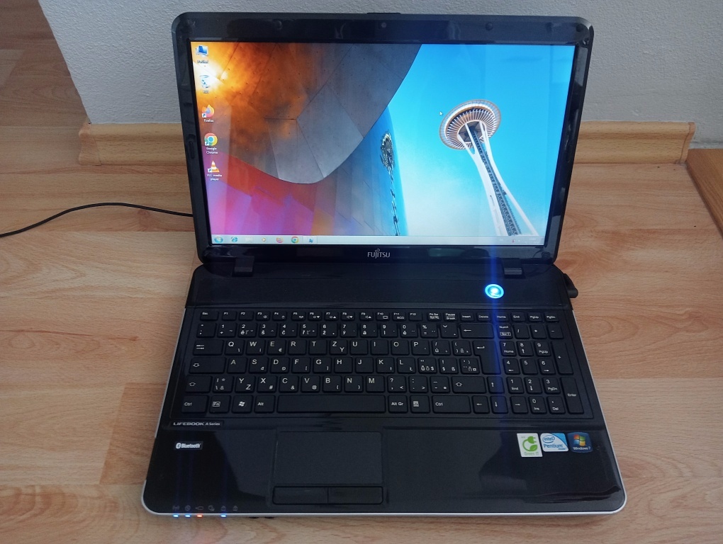 predám Fujitsu Lifebook A531 - 4gb ram - 250gb hdd - 8