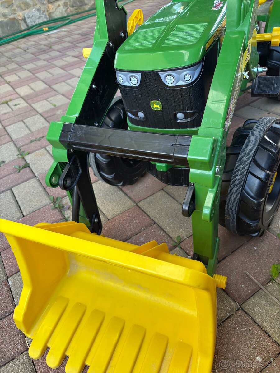 Traktor na pedalovanie - 8