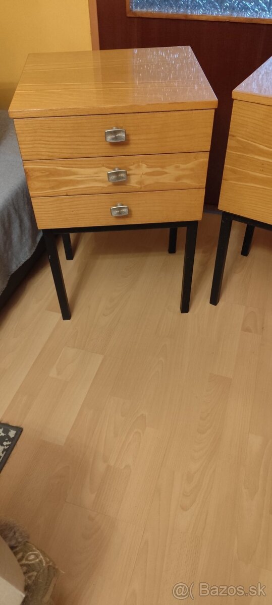 Kozmetický stolík+ nočný stolík - 8