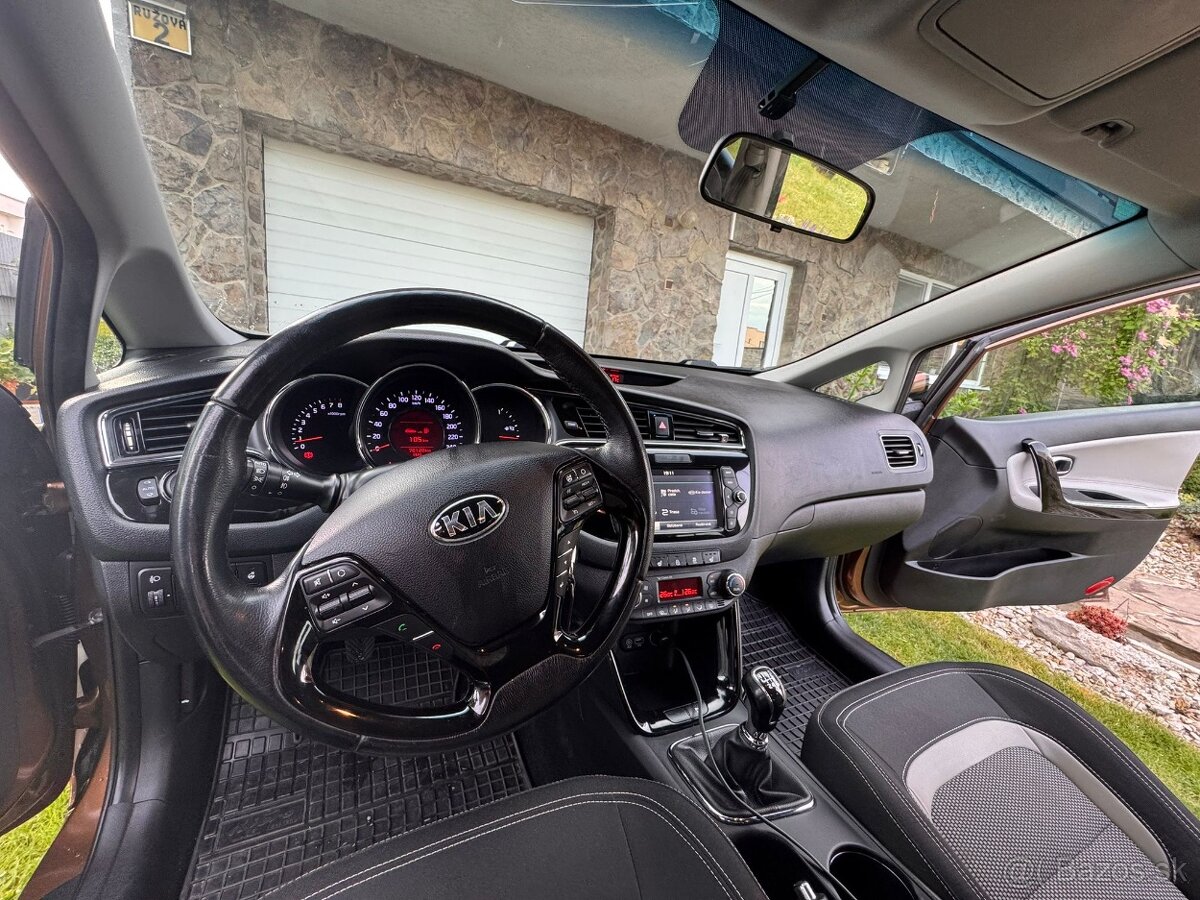 Kia Ceed combi 1,6 GDi GOLD my 2016 - 8
