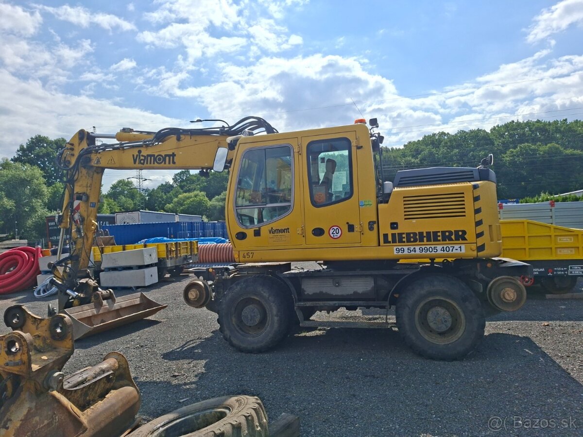 LIEBHERR A 900 C 4X4 - 8