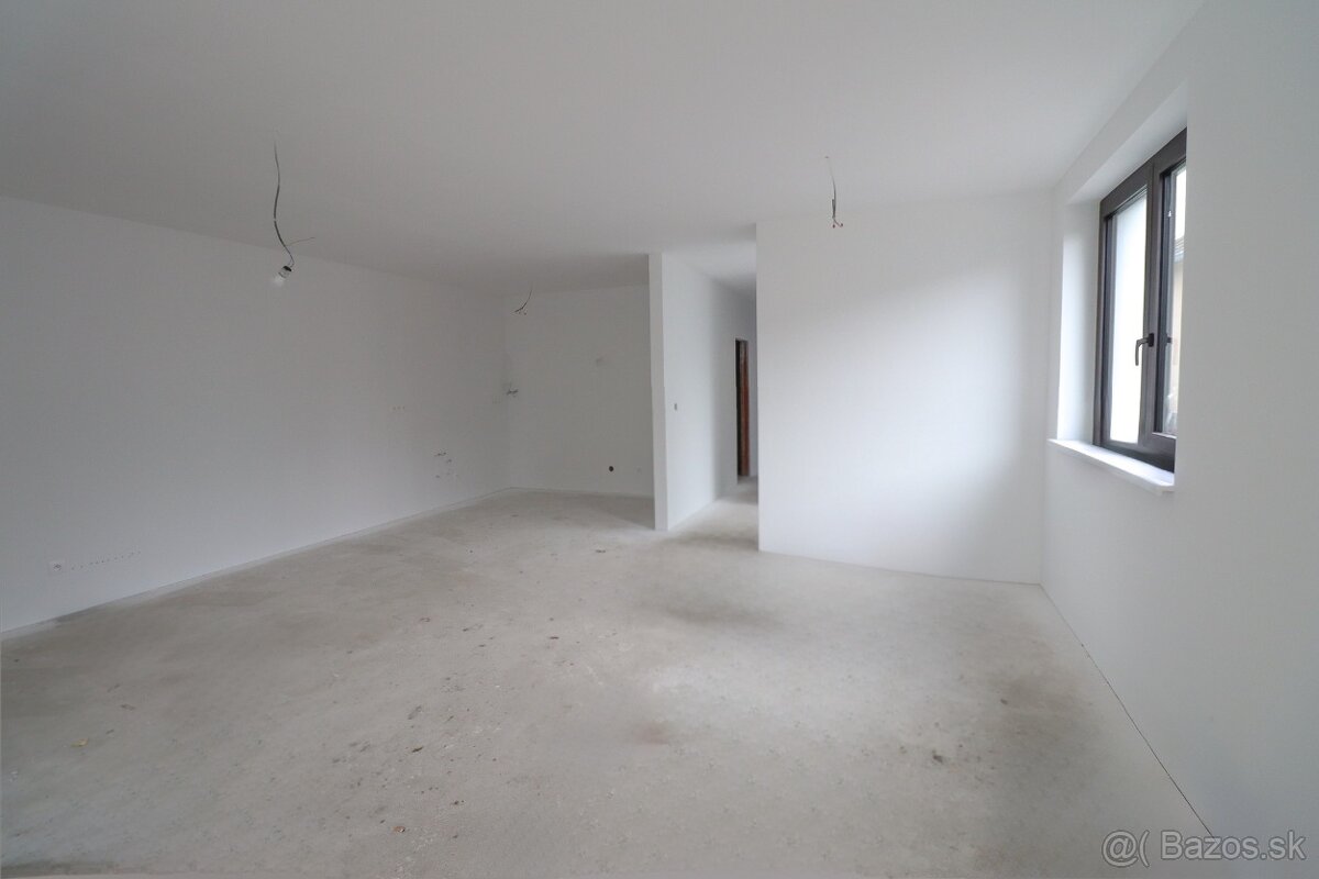 MODERNÝ DVOJDOM V POVODE- VEĽKÝ POZEMOK - 8