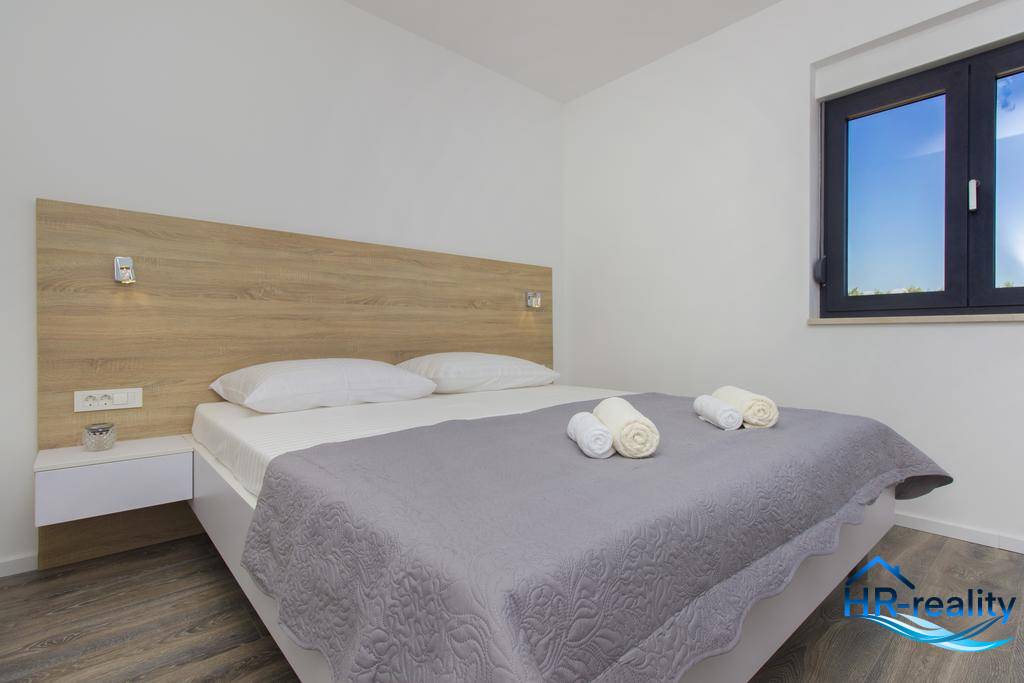 Vodice, Srima – zariadená vila v 2.rade od mora - 8