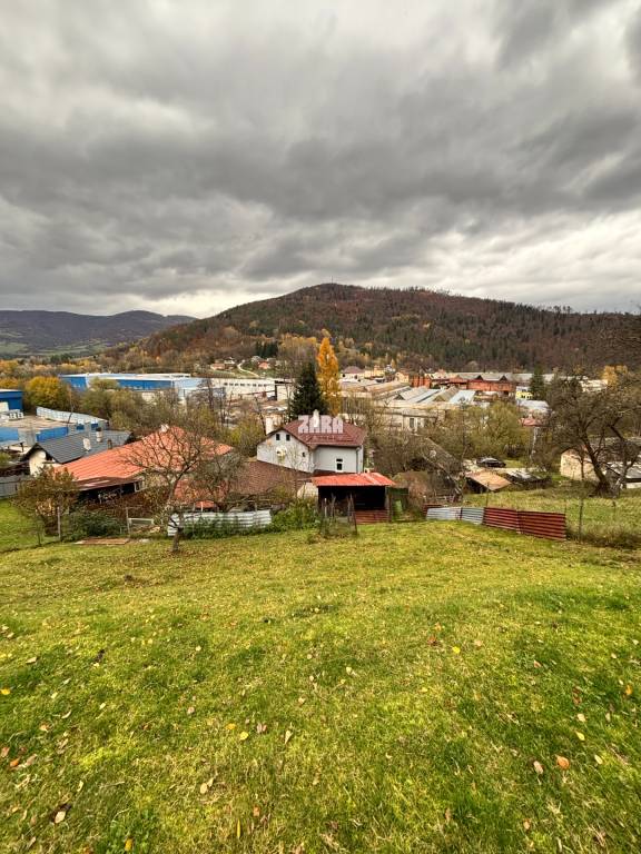 Veľký dvojgeneračný rodinný dom v obci PRAKOVCE - 8