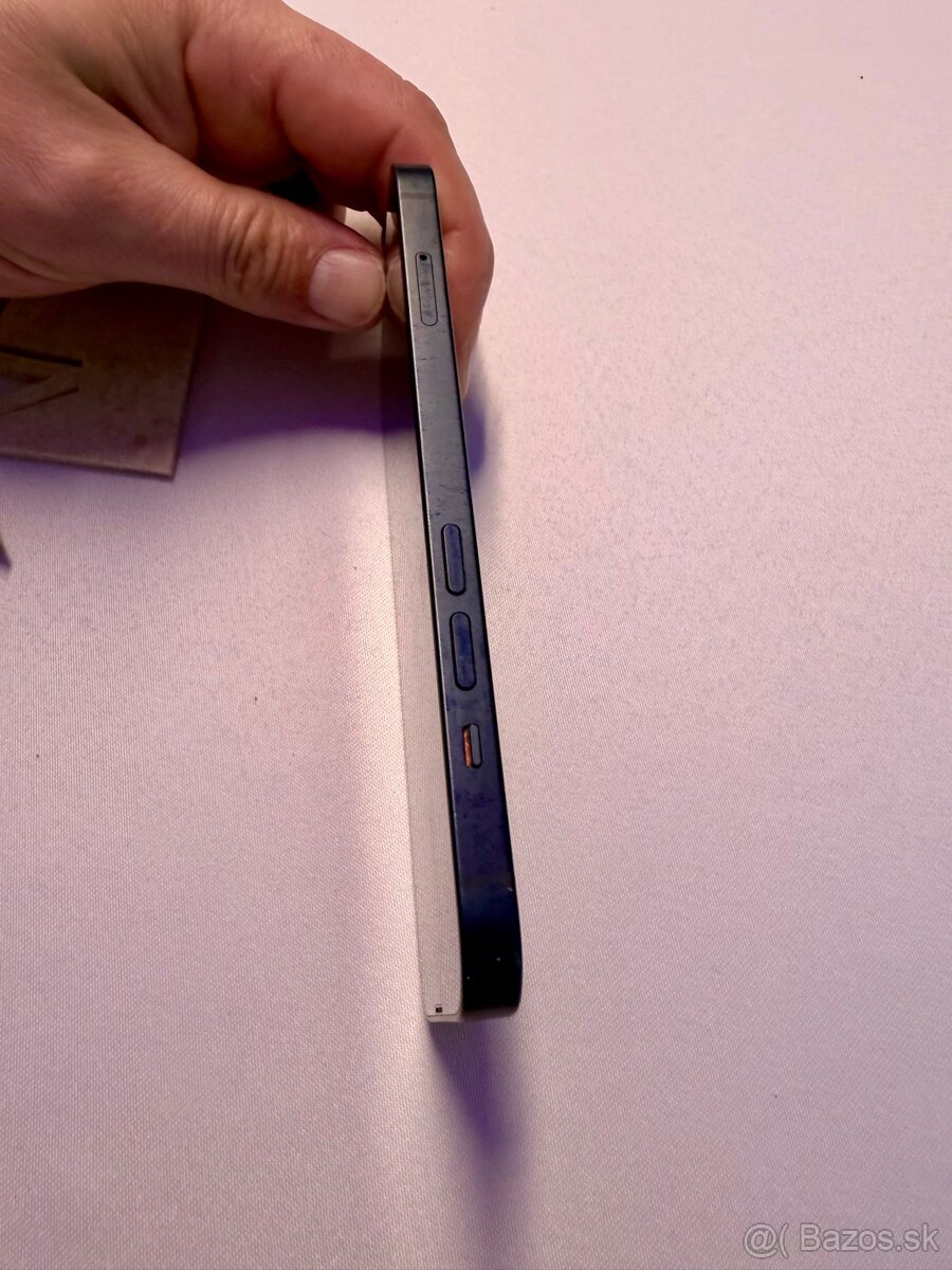 Predám iPhone 13 vo farbe Midnight 128 G - 8