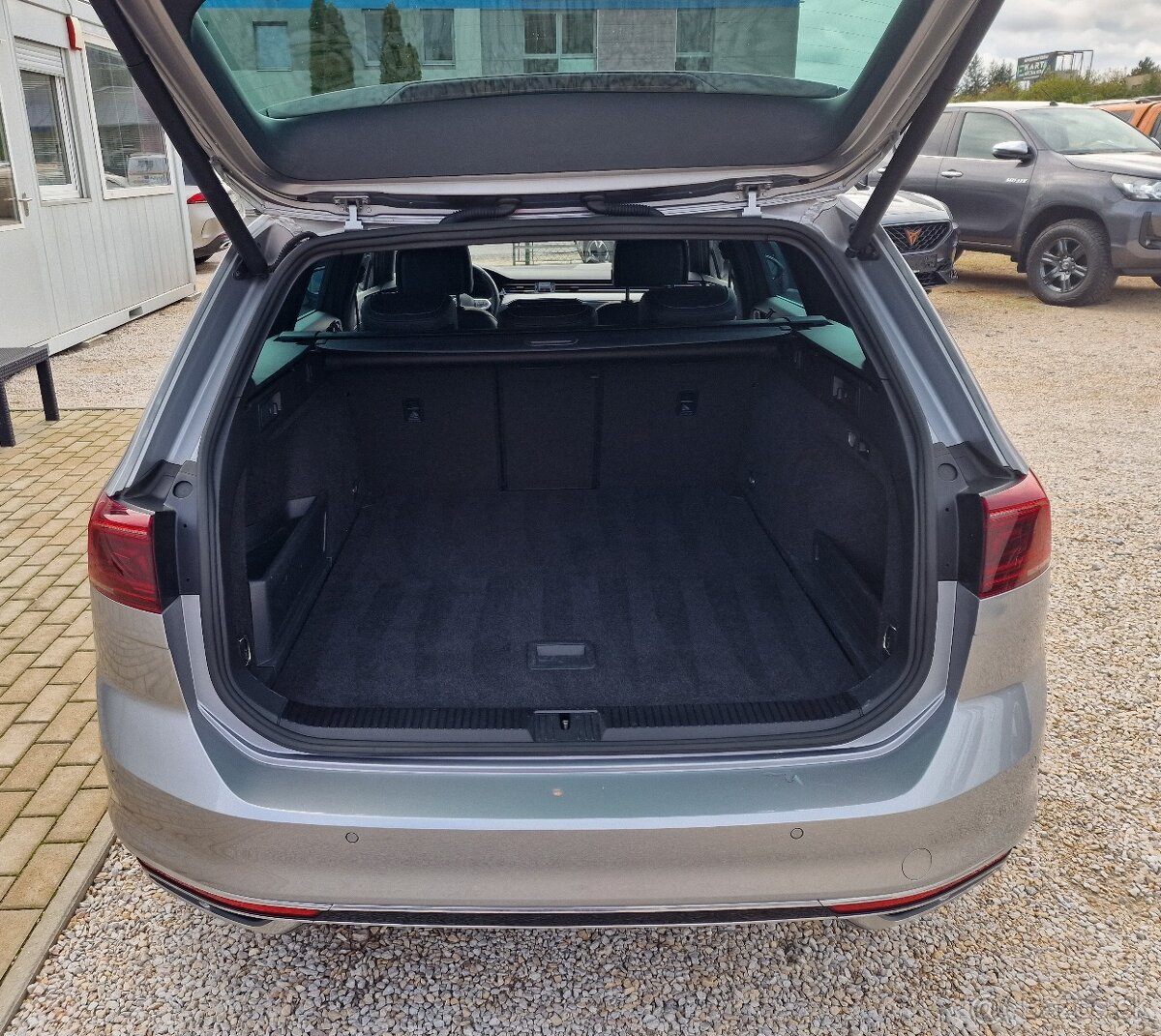 VOLKSWAGEN PASSAT VARIANT 2.0 TDI R-LINE DSG - 8