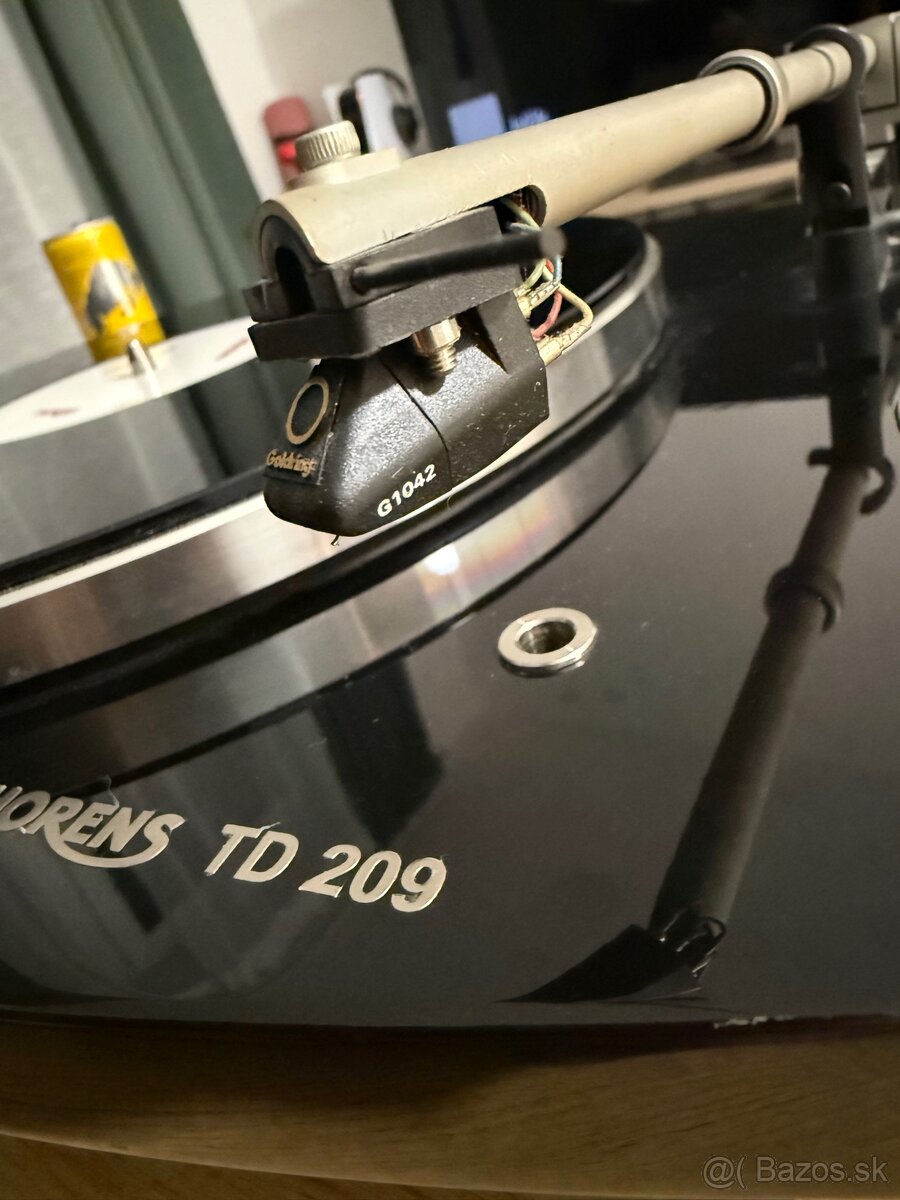 Thorens TD 209 Triangle + Goldring G1042 - 8