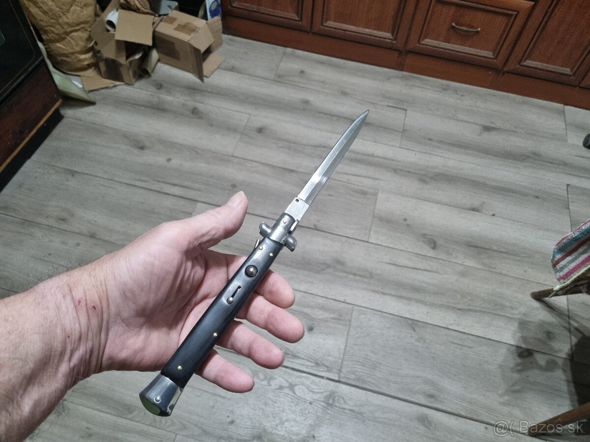 Veľký vyskakovací nožík. - 8