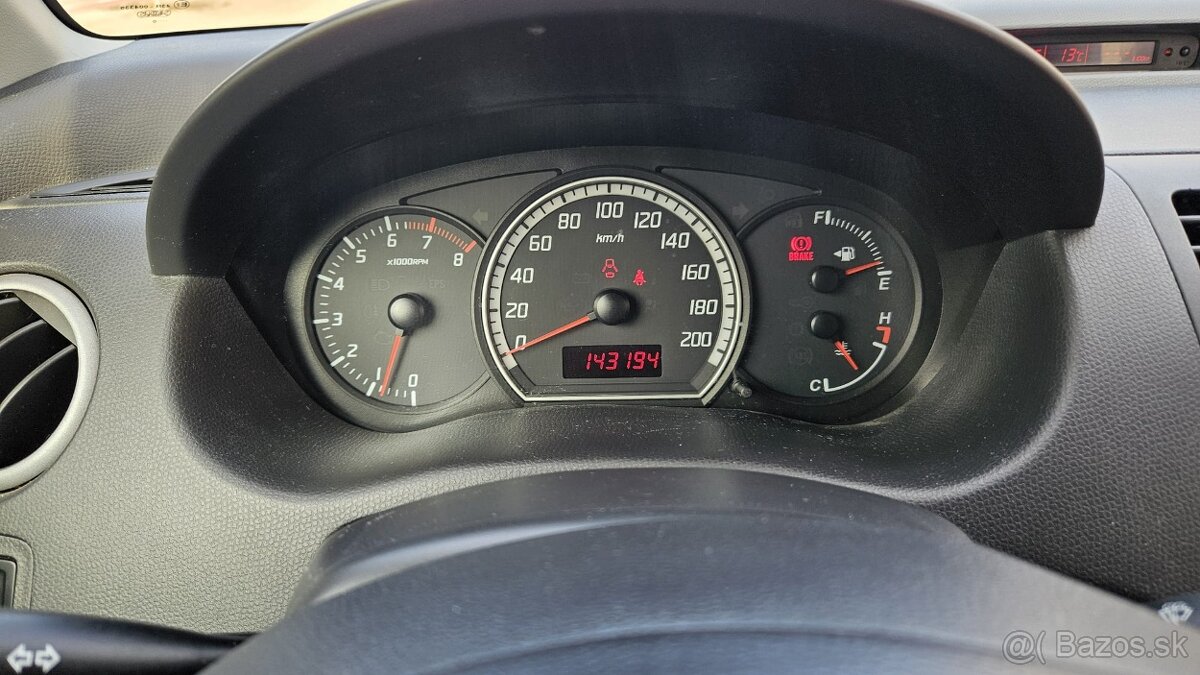 Suzuki Swift 1.3 - 8