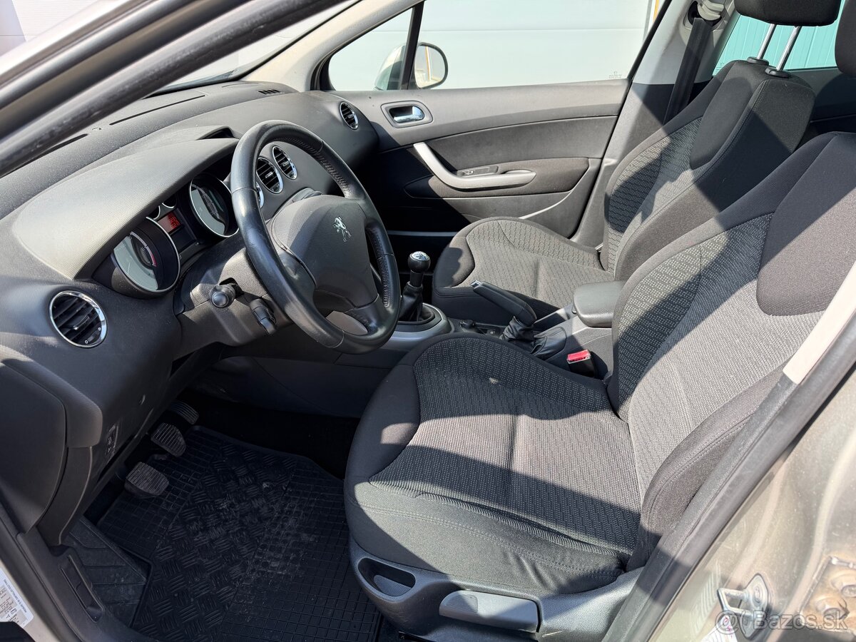 Peugeot 308 - 8