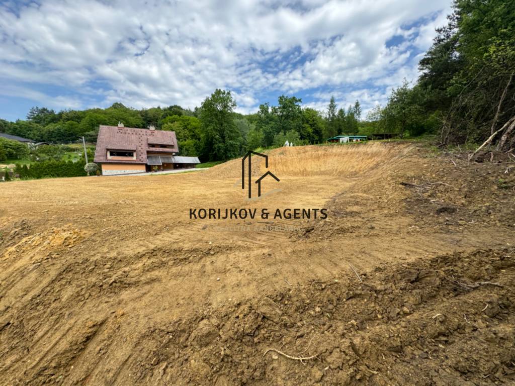 PREDAJ, Stavebné pozemky Gruzovce, 5 min do HE - 8