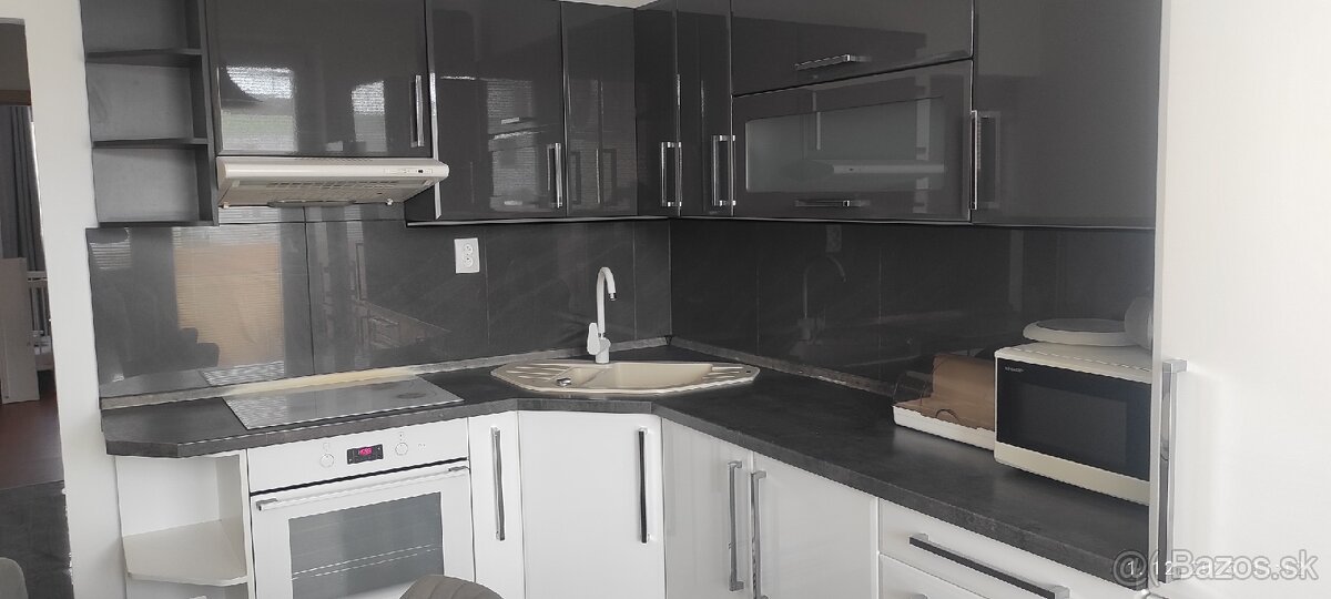 Prenájom 3-izbový byt - 8