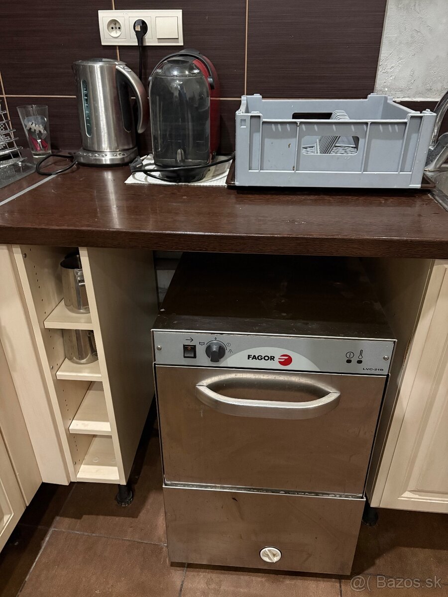 Odstupim zariadenie kaviarne - 8