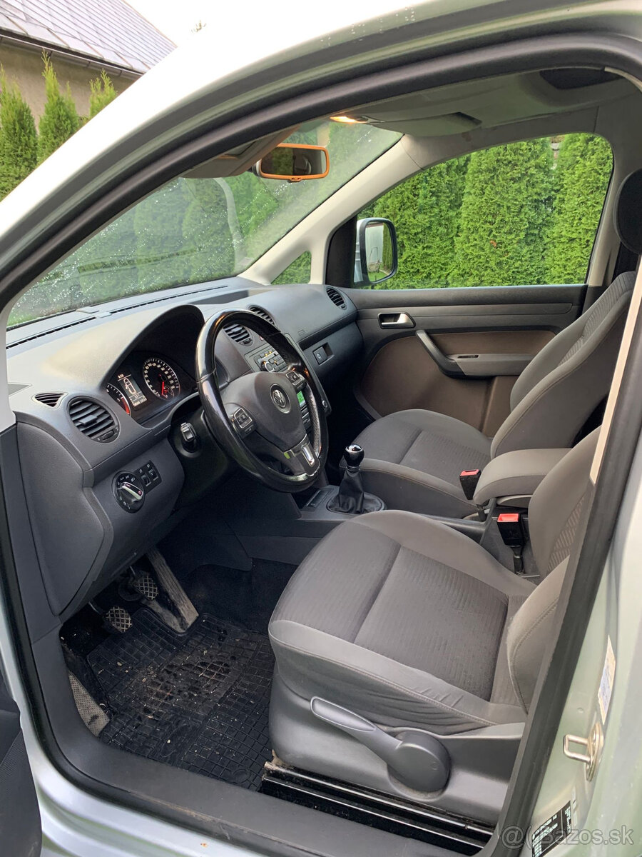 VW Caddy 1,6 75kw, 2011 nová stk. - 8