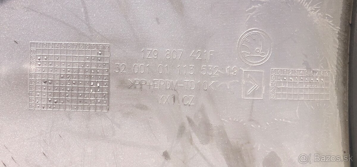 ŠKODA OCTAVIA 2 COMBI 09-13 ZADNÝ NARAZNIK S OTVORMI PDC - 8