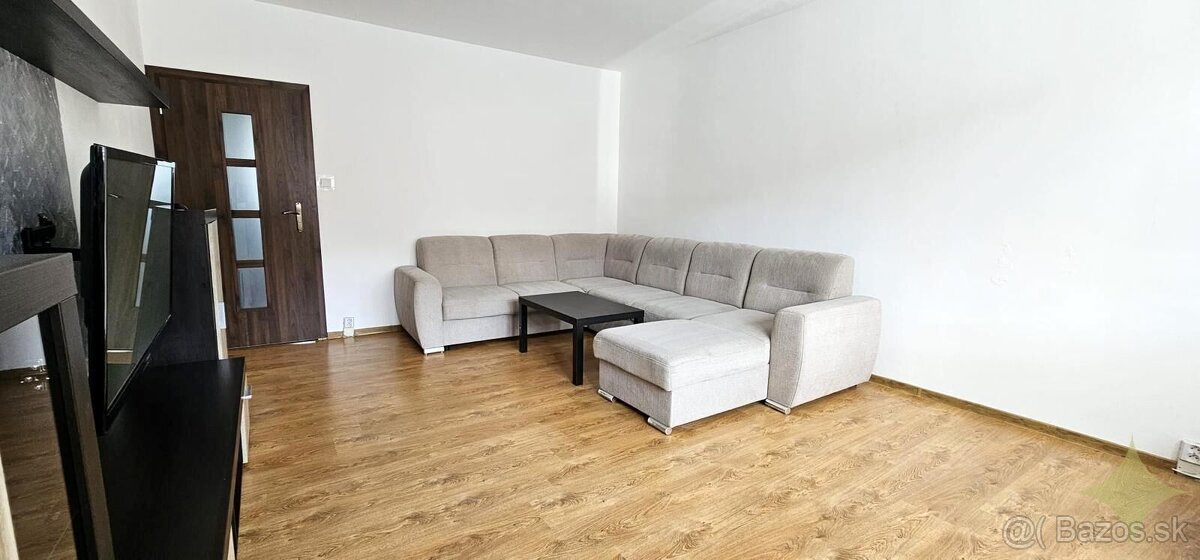 PREDAJ: Slnečný 3-izbový byt s loggiou na sídlisku Šípok, Pa - 8