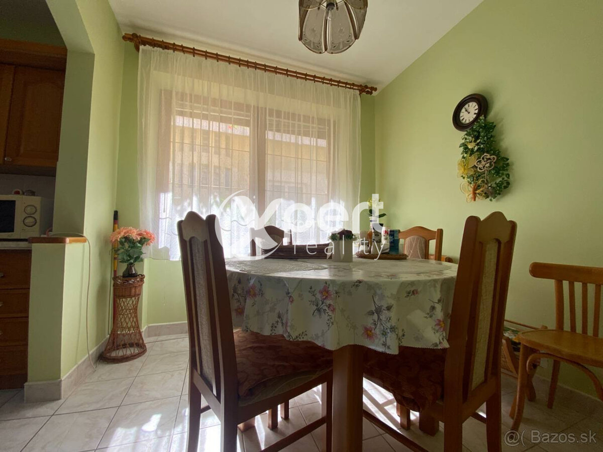 ZNÍŽENÁ CENA.NA PREDAJ RODINNÝ DOM PRIAMO V CENTRE - 8