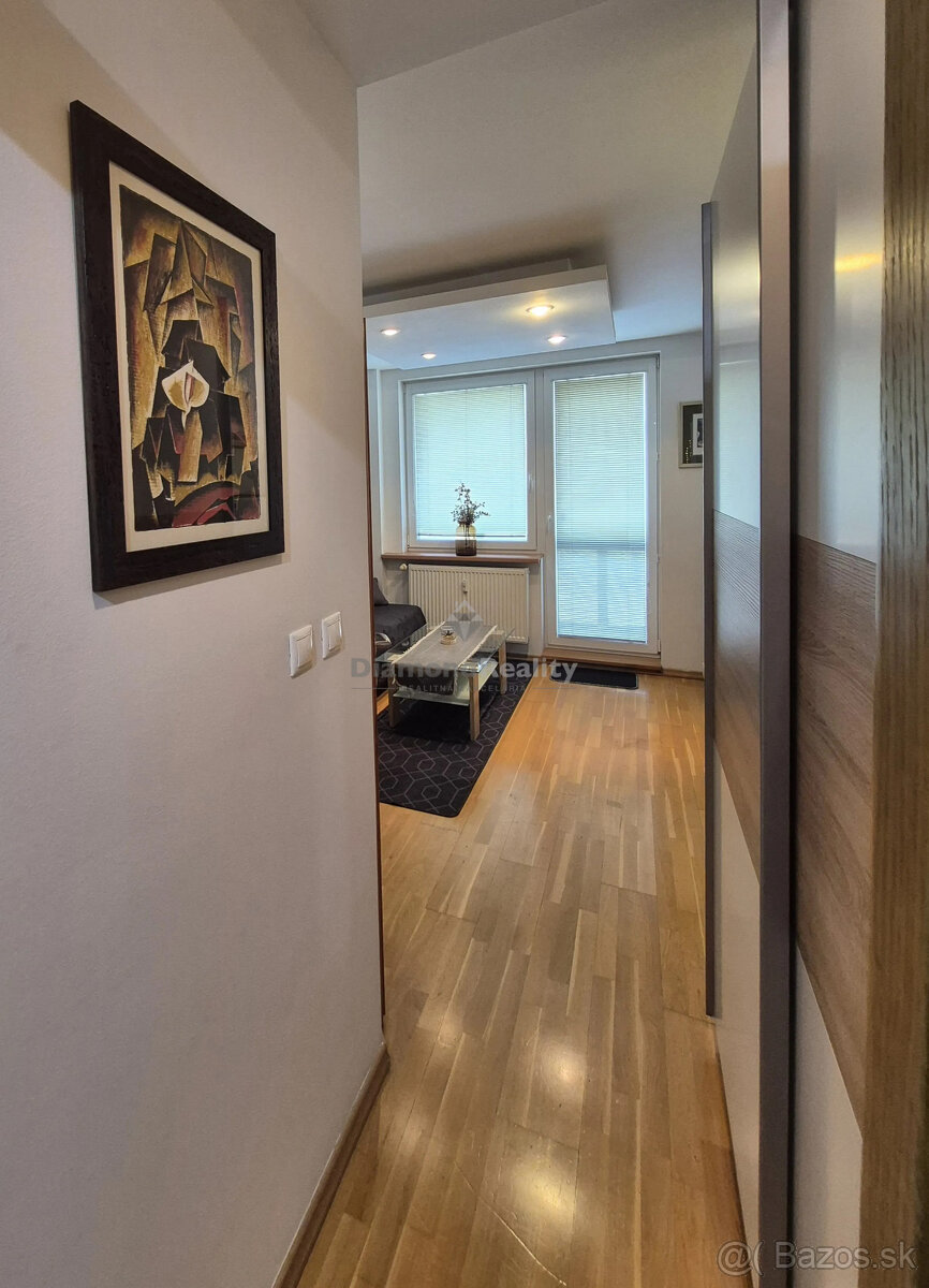 Na prenájom zariadená garsónka, balkón, Štefánikova, Senica. - 8
