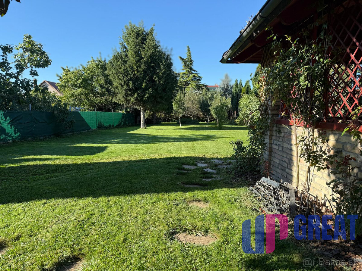 Na predaj 5-izbový rodinný dom s veľkorysou záhradou a bazén - 8