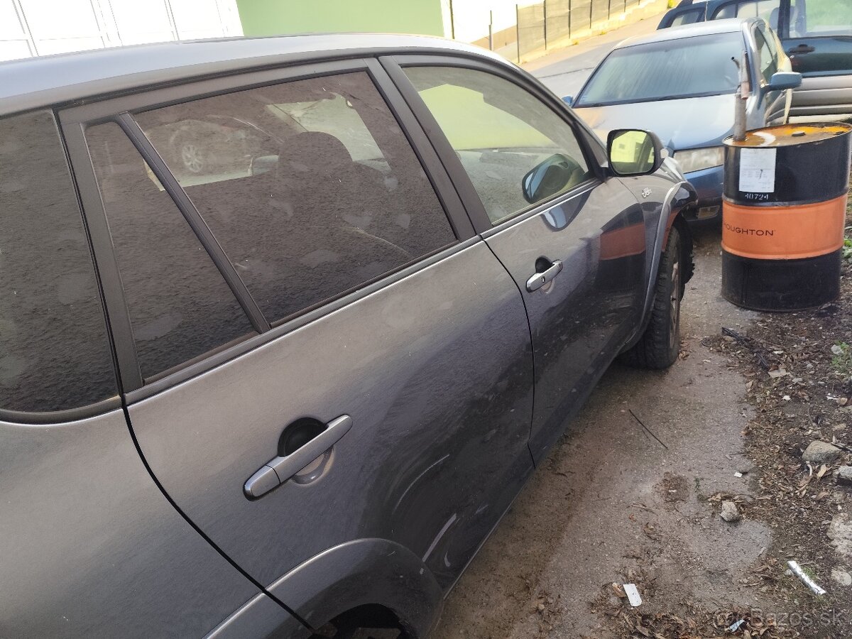 Rozpredám Toyotu Rav4. - 8